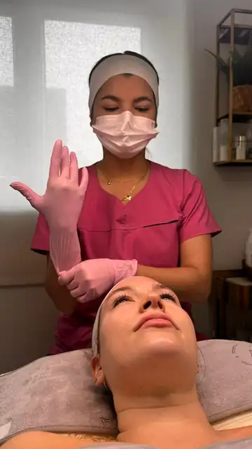 Gesichtsbehandlung bei Ale Beauty Zürich